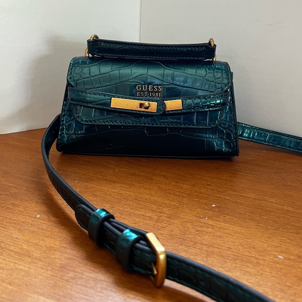 Guess mini bag. Metallic Blue.
